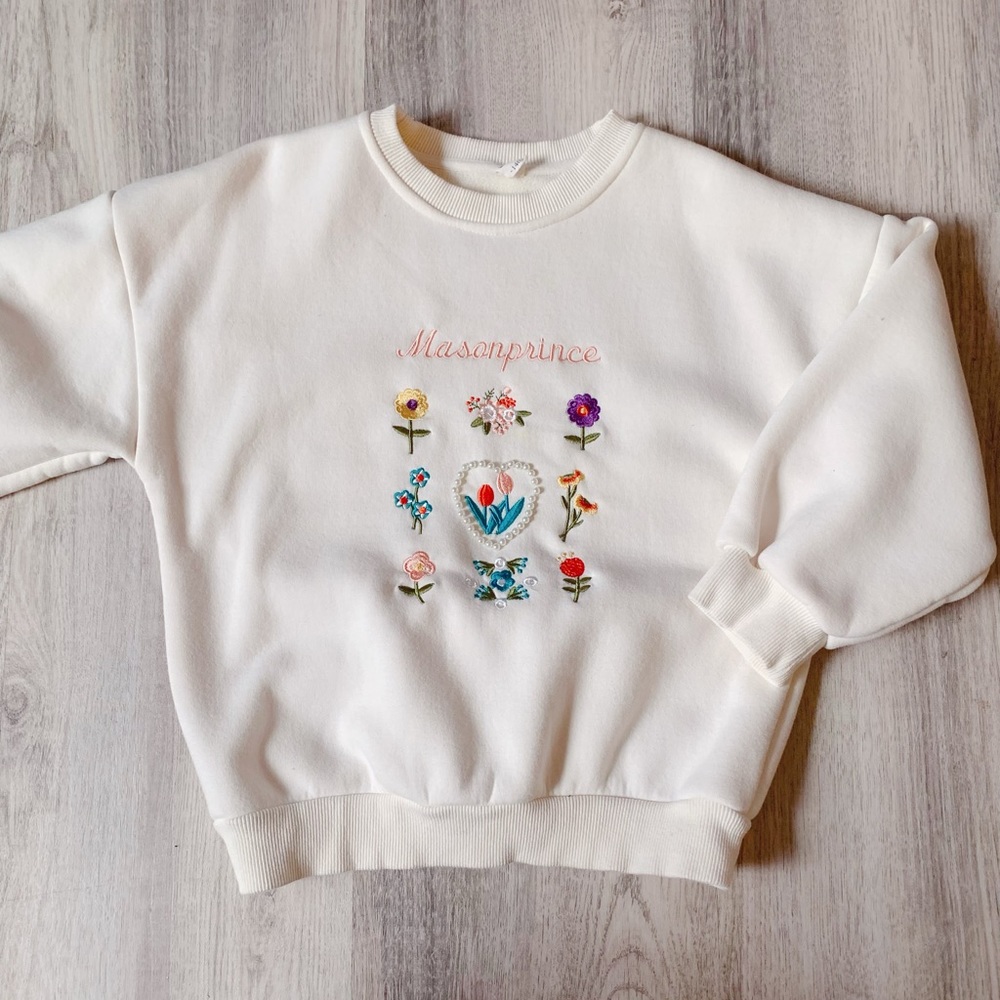 Girl’s fleece hoodie with Floral-Embroidered